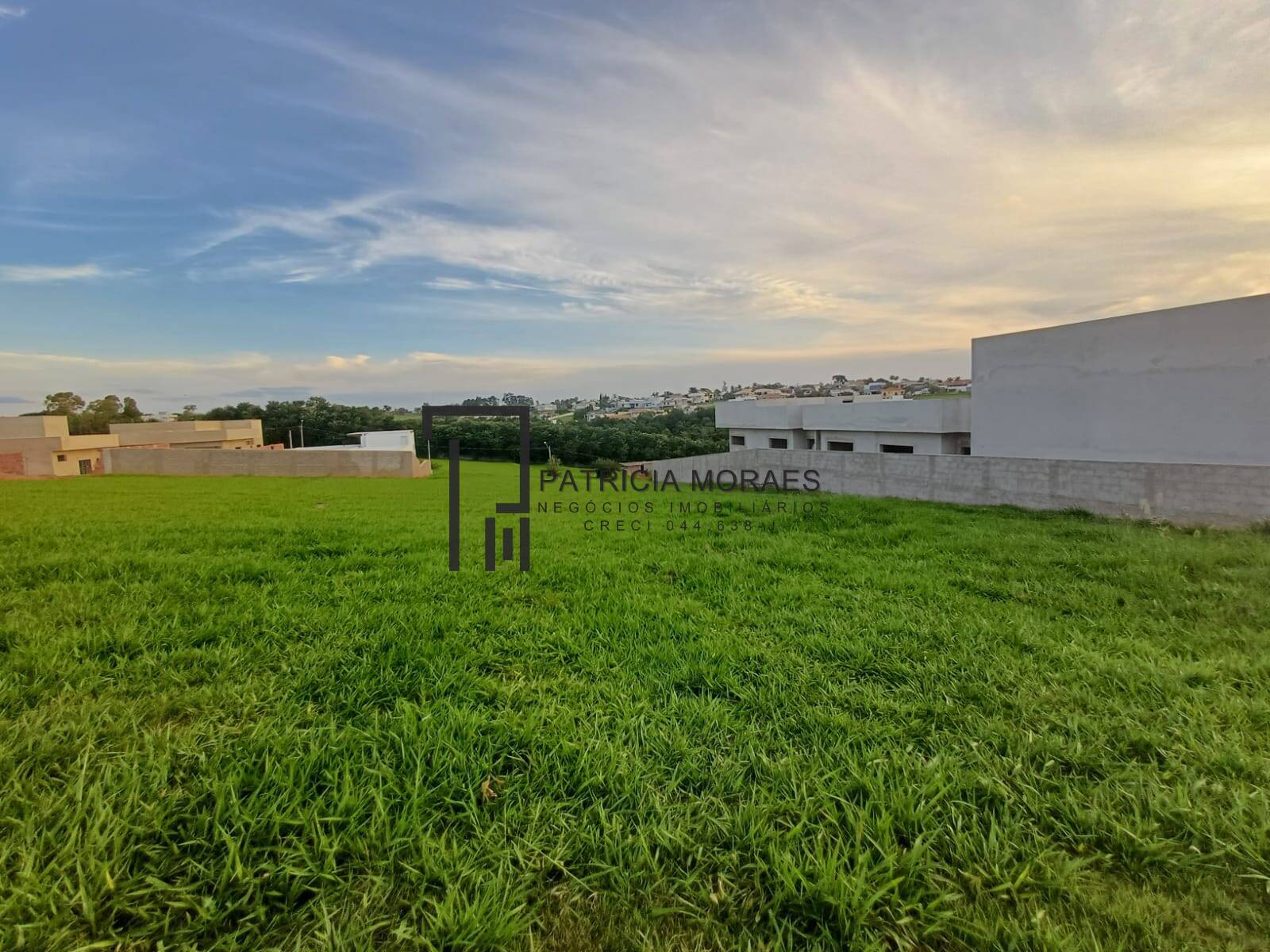 Terreno espetacular no Village Ipanema 2: 1000 m2 pronto para construir!